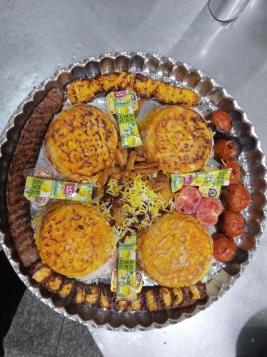 عکس تهیه غذا امیران 