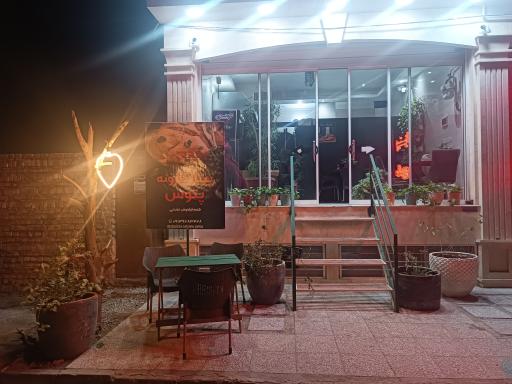 عکس پیتزا کلزونه پتوس 