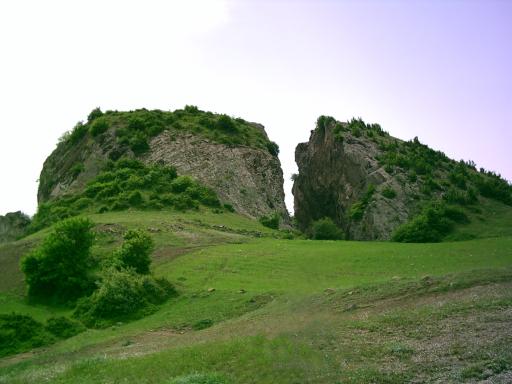 عکس بشکافته سنگ