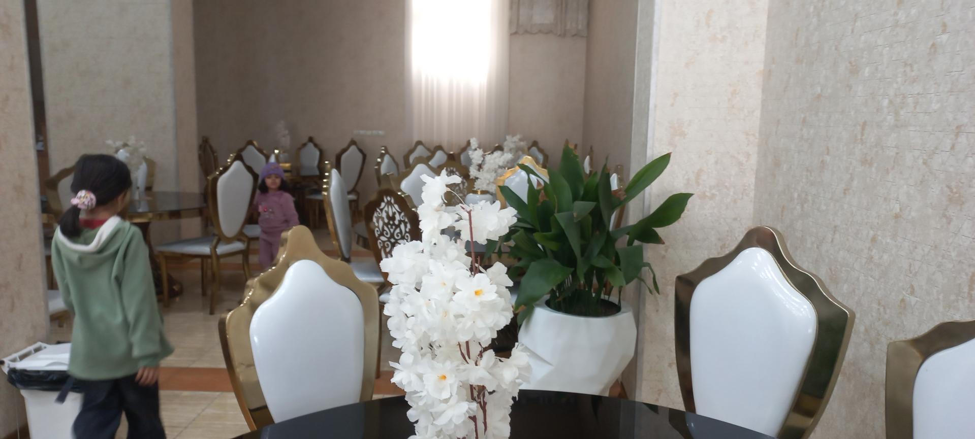 عکس رستوران و بیرون بر صوفیا