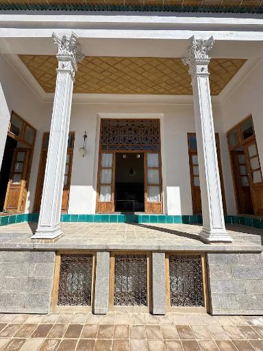 عکس هتل بوتیک درختی