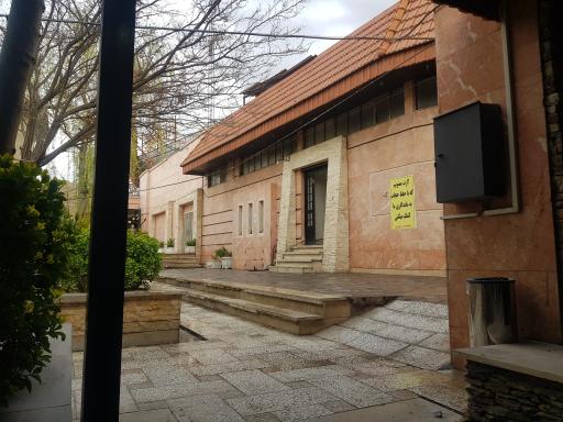 عکس رستوران حاج محمود بی سر و صدا