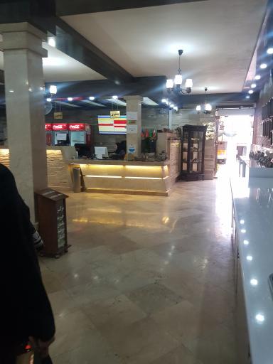 عکس رستوران حاج محمود بی سر و صدا