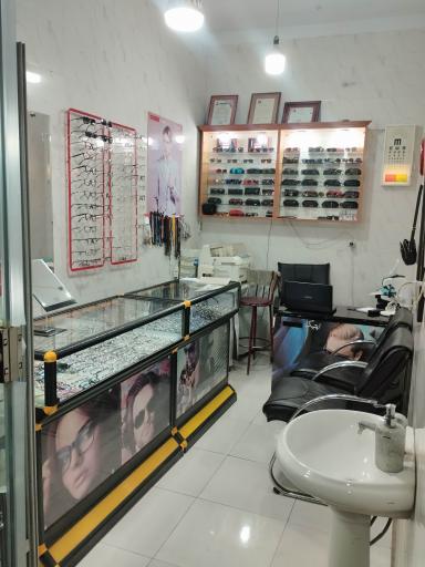 عکس عینک سازی پوریا