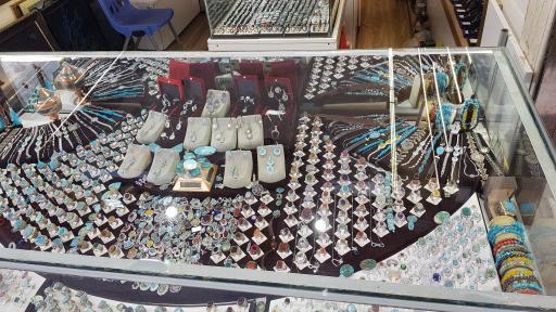 عکس فروشگاه نقره و فیروزه خادم الرضا