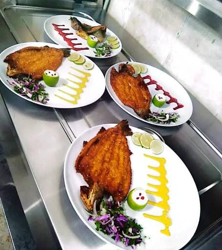 عکس رستوران حاج محمود بی سر و صدا