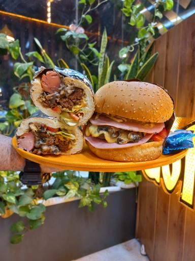 عکس فست فود برگر طلایی