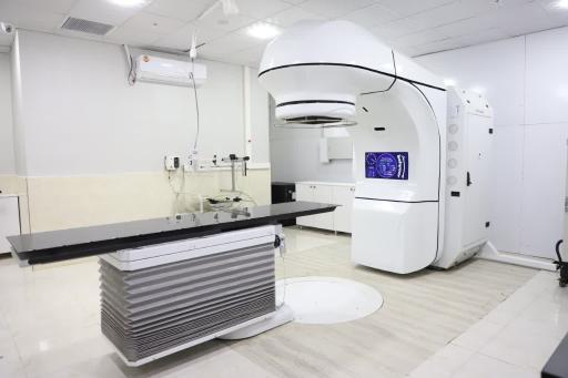 عکس کلینیک تشخیص و درمان سرطان دکتر امیران