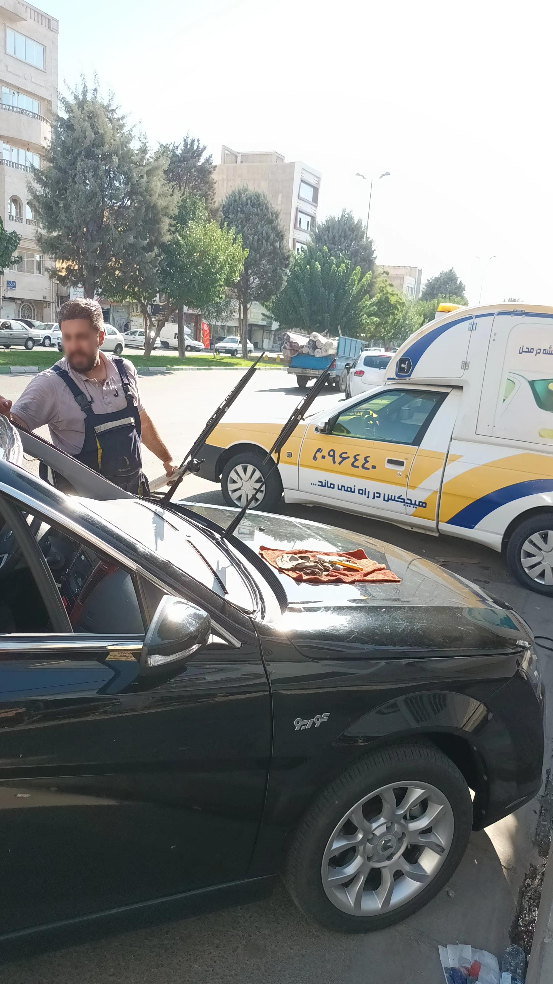 عکس شیشه اتومبیل حامد 