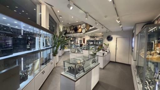 گالری ساعت دیبازَر