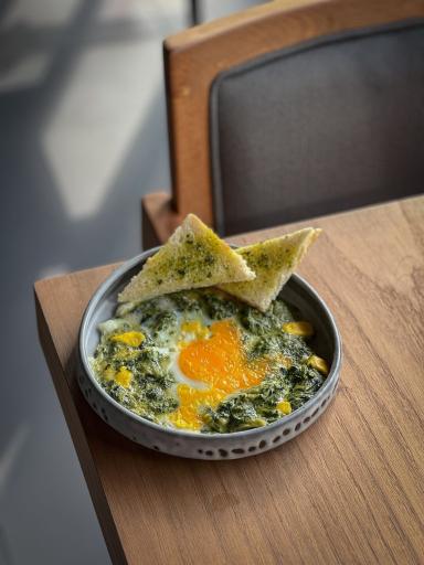 عکس کافه رستوران هیرکانی