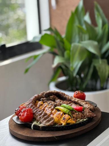 عکس کافه رستوران هیرکانی