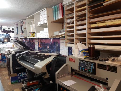 چاپ دیجیتال و لوازم التحریر پیروز