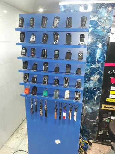 عکس تعمیرگاه قفل و شیشه بالابر رسول