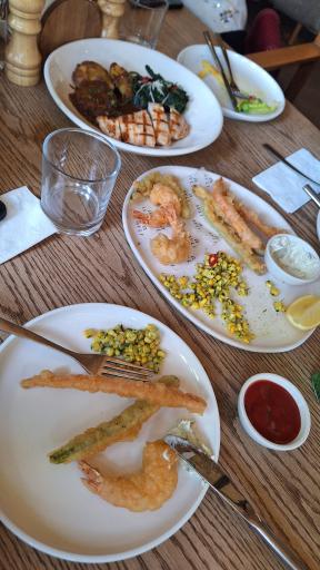 عکس کافه رستوران آولی