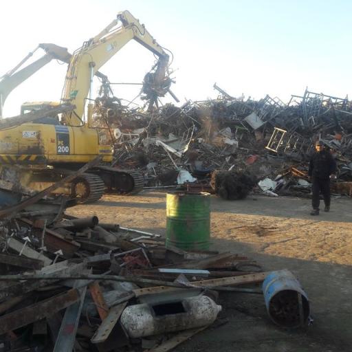 عکس مرکز خرید انواع ضایعات آهن آلات و مواد پلاستیکی فاتح 