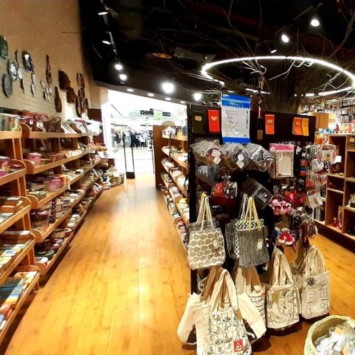 عکس کتابفروشی حوض نقره