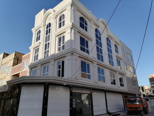 عکس مشاور املاک کاخ