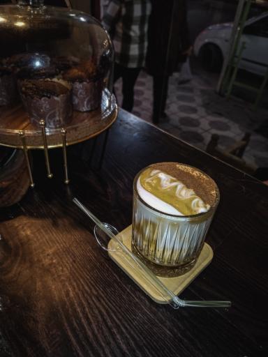 عکس کافه چوبی