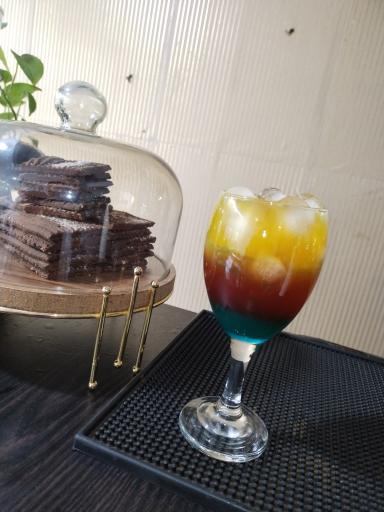 عکس کافه چوبی