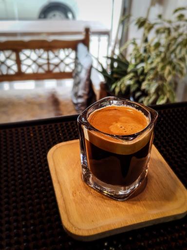 عکس کافه چوبی