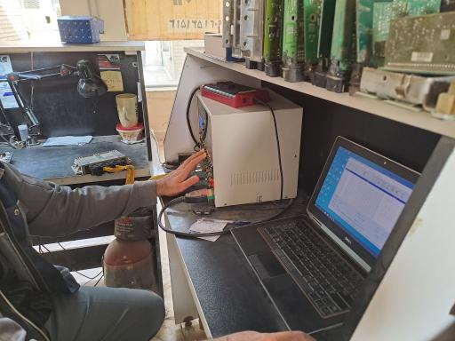 عکس تعمیرات کامپیوتر خودرو خاکزادی