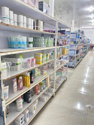 عکس بازرگانی آرایشی بهداشتی از گناوه