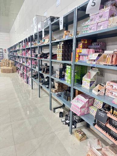 عکس بازرگانی آرایشی بهداشتی از گناوه