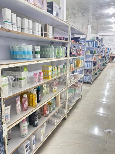 عکس بازرگانی آرایشی بهداشتی از گناوه