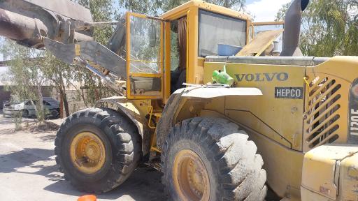 عکس تعمیرگاه لودر ولو 