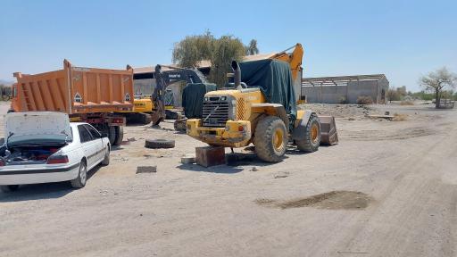 عکس تعمیرگاه لودر ولو 