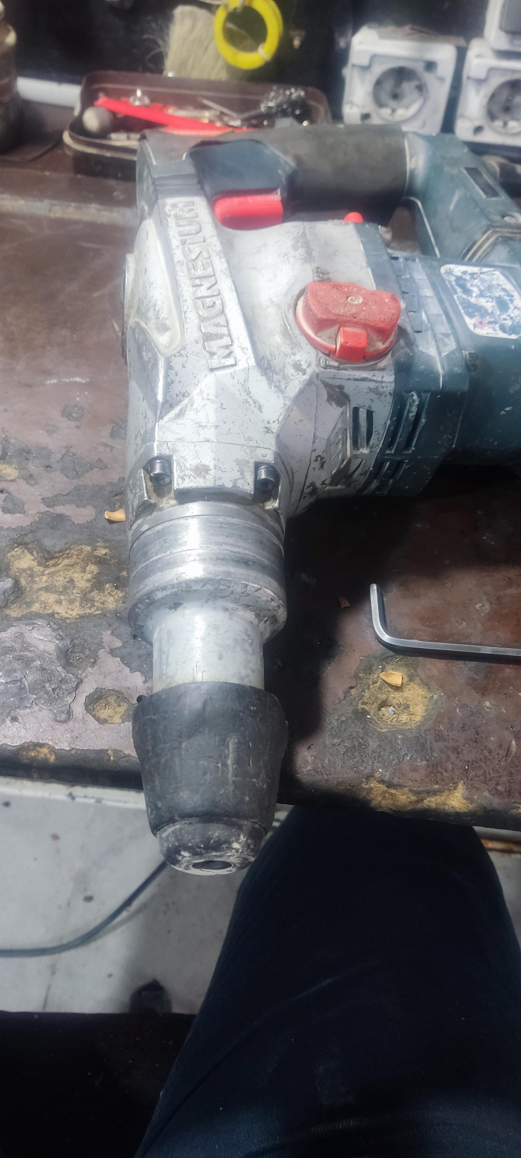 عکس تعمیر ابزار صنعتی صفایی