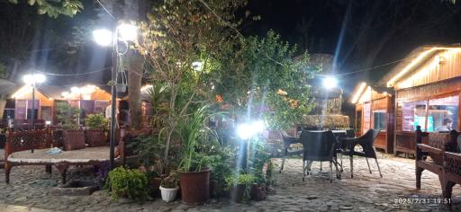 عکس باغ رستوران شادی