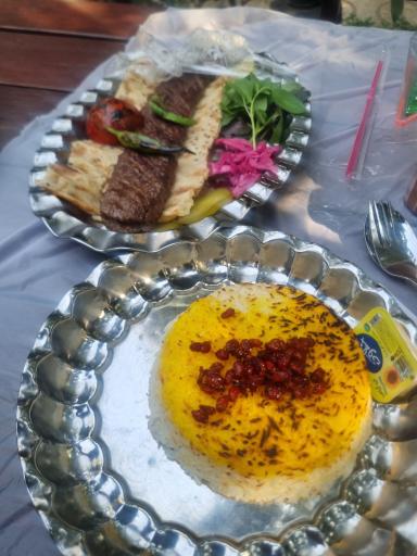 عکس باغ رستوران شادی