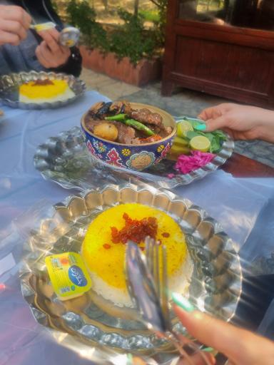 عکس باغ رستوران شادی