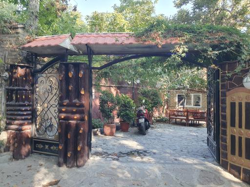 عکس باغ رستوران شادی