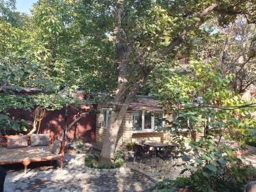 عکس باغ رستوران شادی