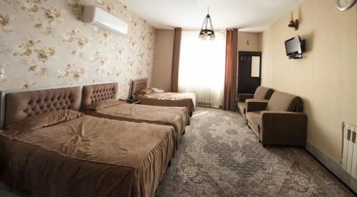 عکس حسینیه و زائر سرای قزوینی ها