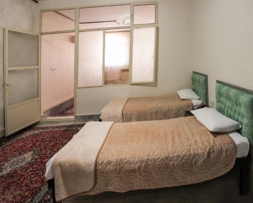 عکس حسینیه و زائر سرای قزوینی ها