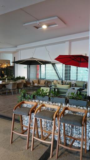 عکس فروشگاه مبلمان و میز و صندلی دکورایا