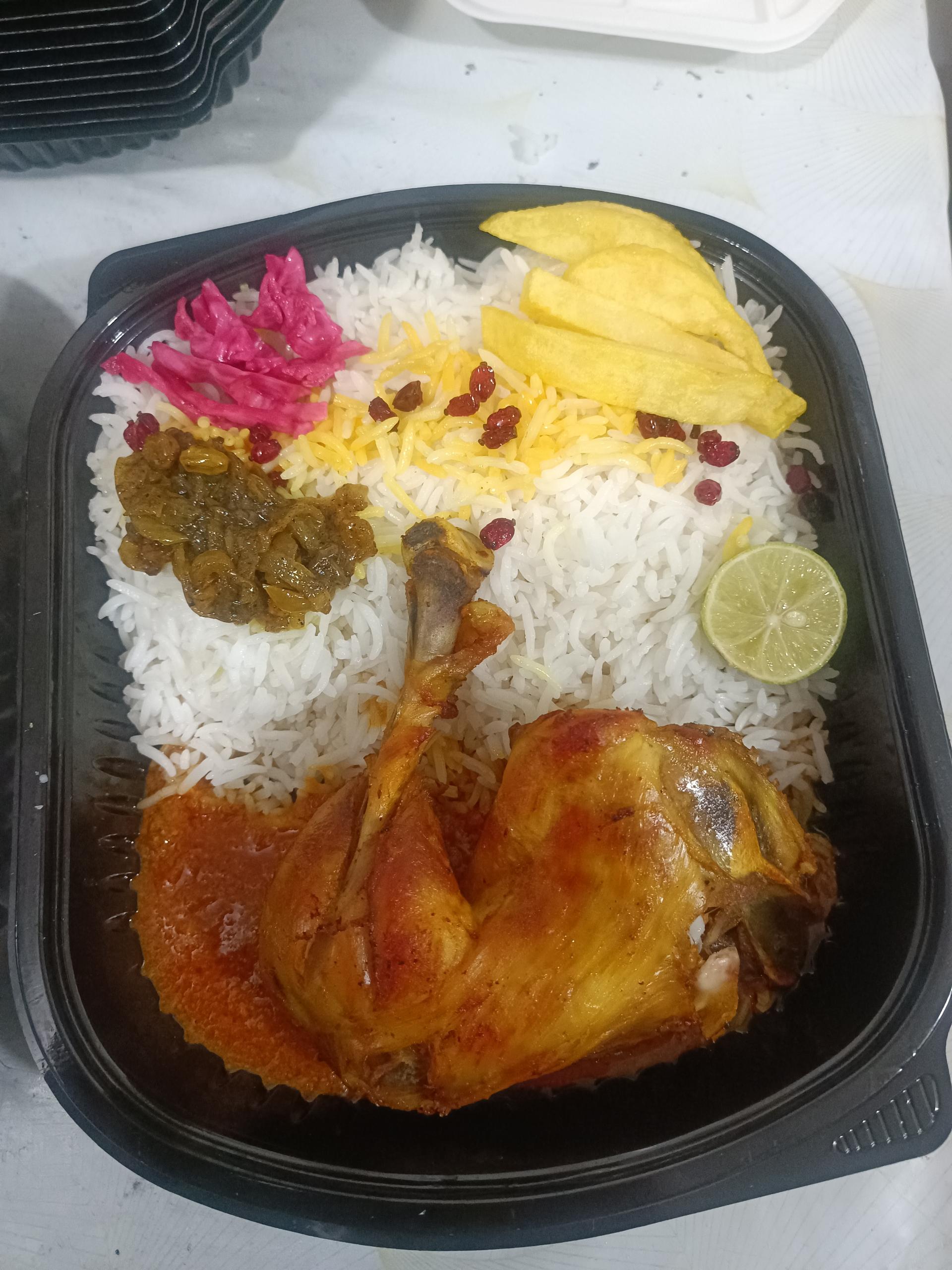 عکس رستوران و بیرون بر یزدان 