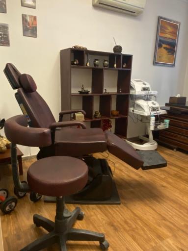 عکس کلینیک پوست مو و لیزر نیلا