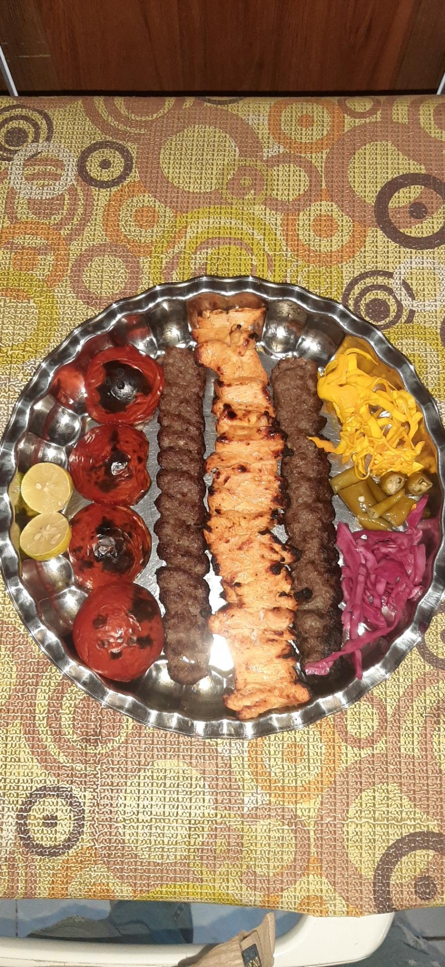 عکس سفره‌خانه سنتی آنام