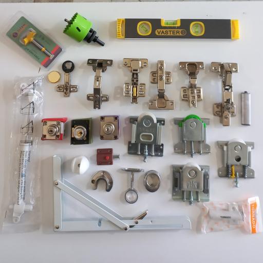 عکس فروشگاه یراق کابینت و قرنیز PVC