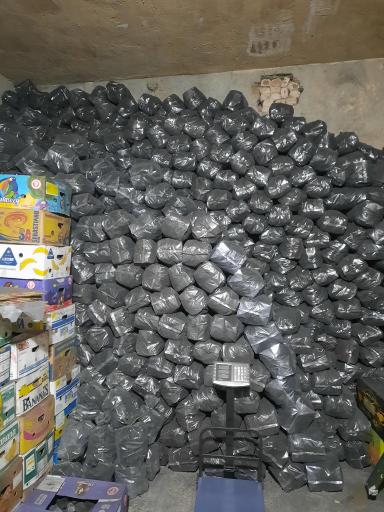 عکس فروشگاه هیزم و ذغال 