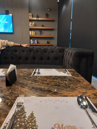 عکس رستوران لاویلا لانژ