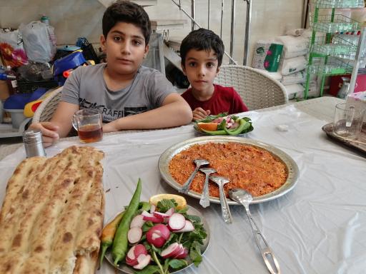 عکس املت تبریز پاشا (صبحانه با نان داغ)