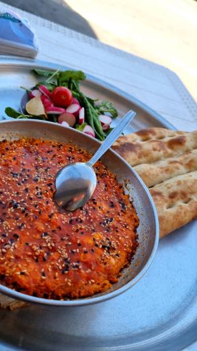 عکس املت تبریز پاشا (صبحانه با نان داغ)