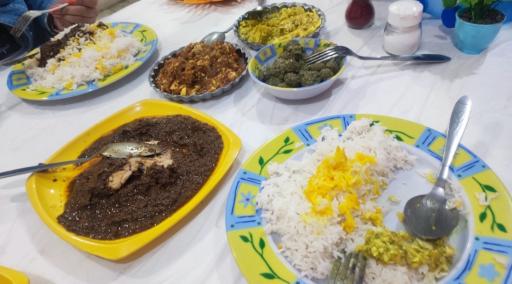عکس تهیه غذا آشپزخانه آناردون
