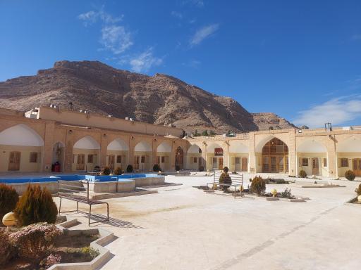 عکس هتل و رستوران منتظران